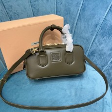미우미우 아르카디 레더 숄더백 (해외배송)