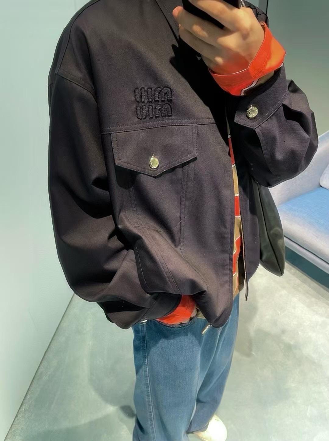 미우미우 24fw 뉴 바타비아 울 코치 재킷 (해외배송)