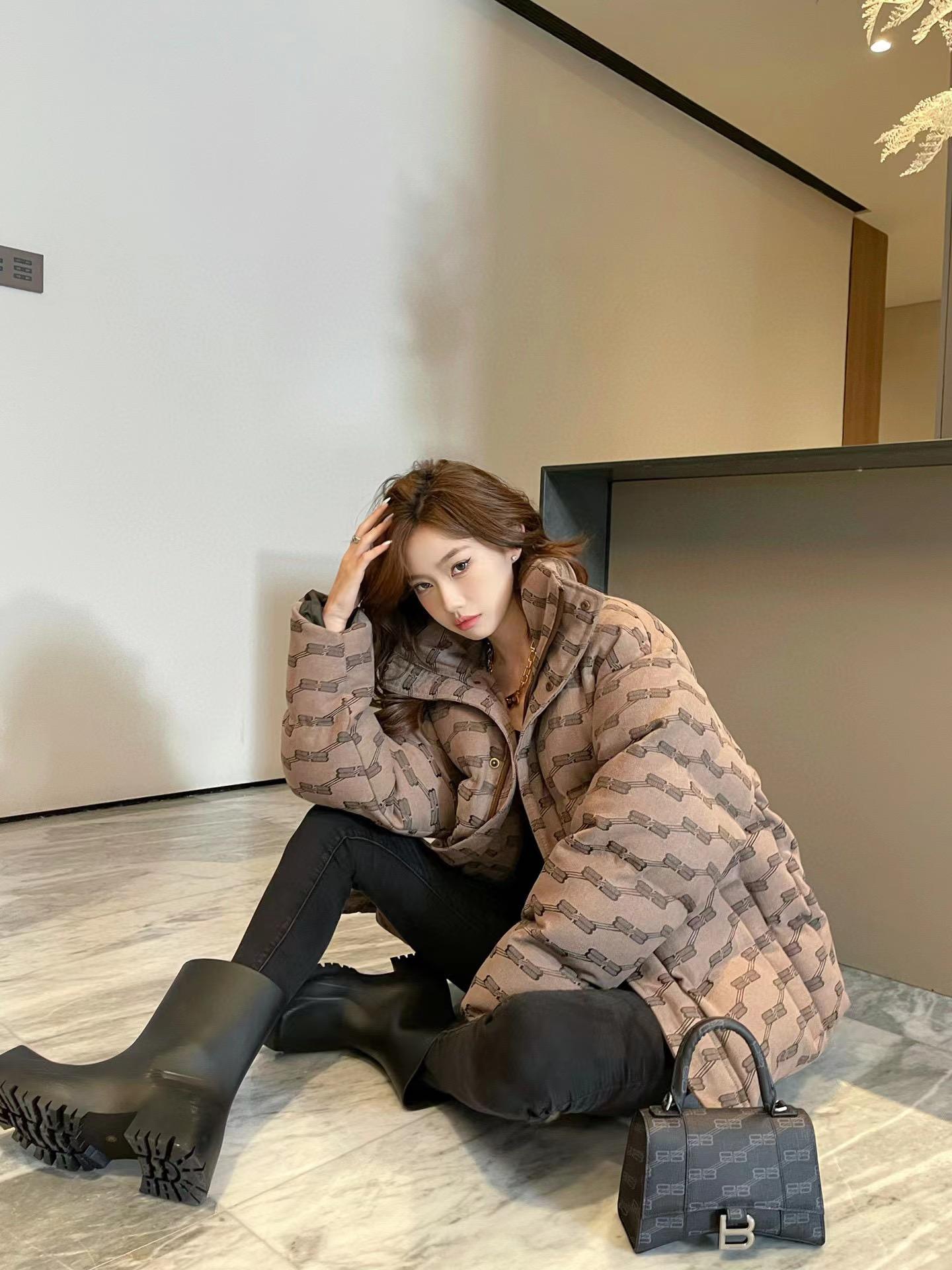 발렌시아가 올오버 프린트 올드 플라워 자카드 다운 재킷 (해외배송)