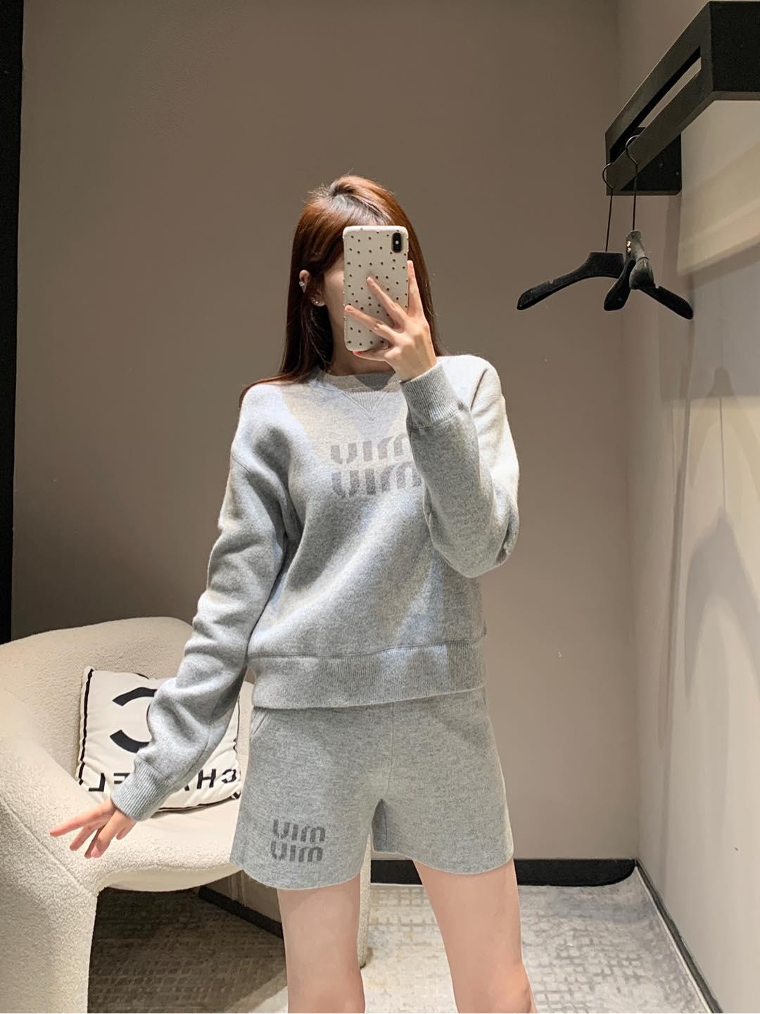 미우미우 스웨터 반바지 세트 (해외배송)