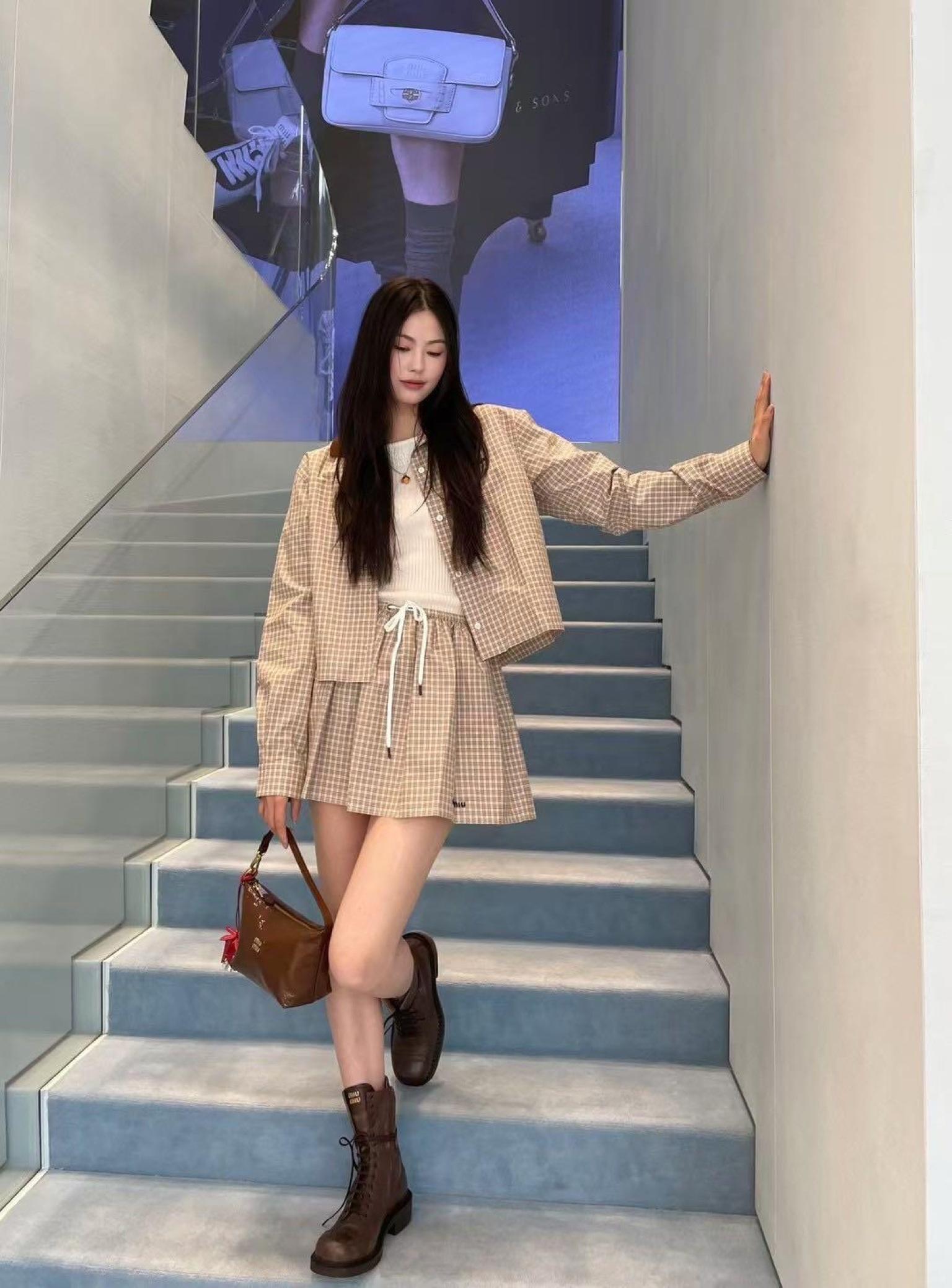 미우미우 니트 폴로 칼라 체크 셔츠 스커트 세트 (해외배송)