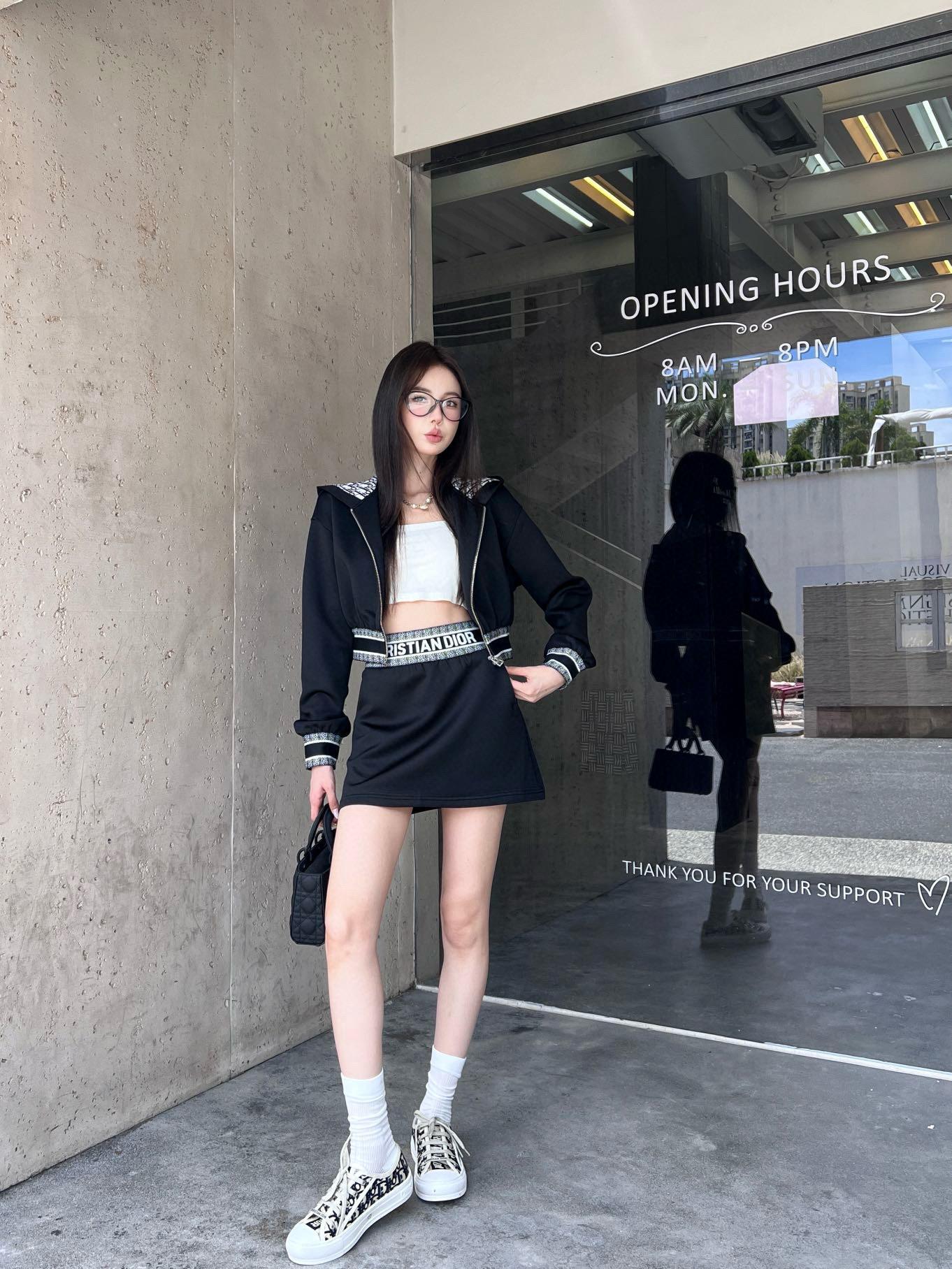 디올 스웨트셔츠 + 스커트 세트 (해외배송)