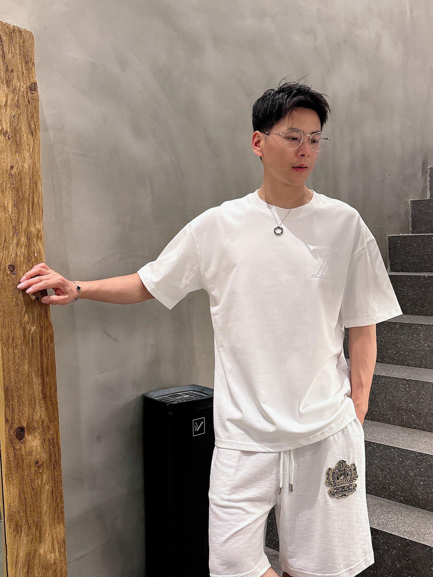 루이비통 자수 로고 반팔 티셔츠 (해외배송)