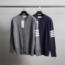 톰브라운 TB 사선완장 라운드 가디건 (국내배송)