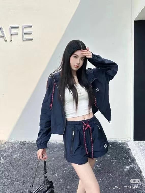 미우미우 윈드브레이커 + 반바지 세트 (해외배송)
