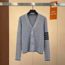톰브라운 Cropped cable knit wool sweater vest (국내배송)