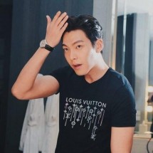 루이비통레인보우 파스텔 페인트 로고 반팔티 (국내배송)