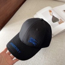 버버리 로고 자수 체크 베이스 볼캡 (국내배송)