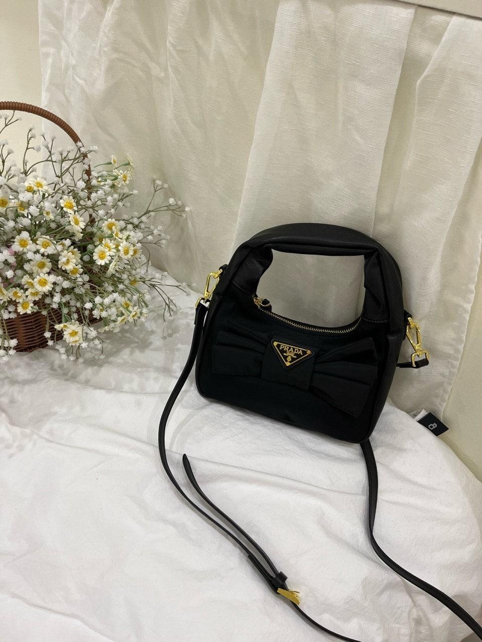 프라다 리나일론 나파가죽 미니 토트백 (국내배송)