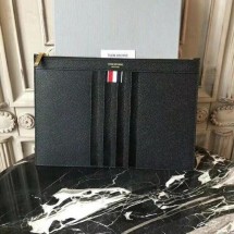 톰브라운 THOM BROWNE  사선 가죽 클러치백 (국내배송)