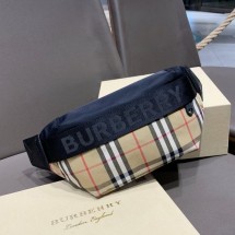 버버리 소니 체크 힙색 (국내배송)