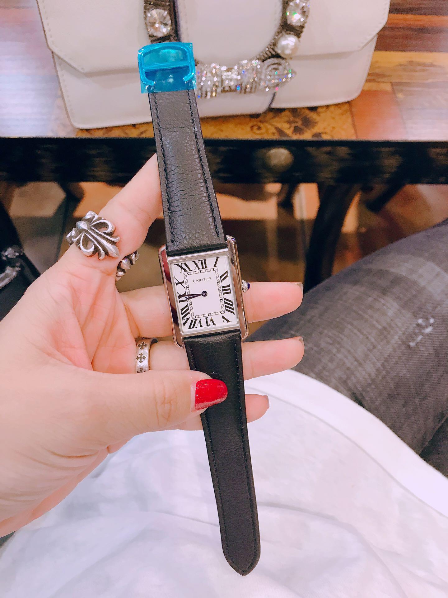 까르띠에 탱크 시리즈 스퀘어 쿼츠 여성용 시계 (해외배송)