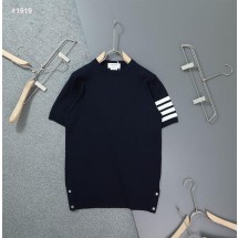 톰브라운 밀라노 스티치 사선 완장 라운드 반팔 니트 (국내배송)