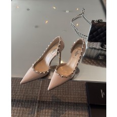 발렌티노 VALENTINO 리벳 사이드 홀로우 포인티드 하이힐  (해외배송)