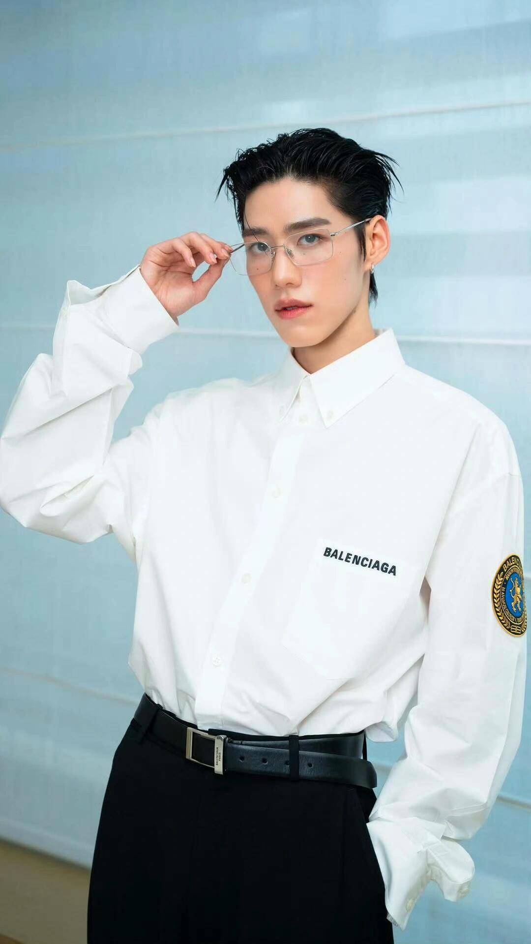 발렌시아가 로고 자수 배지 셔츠 (해외배송)