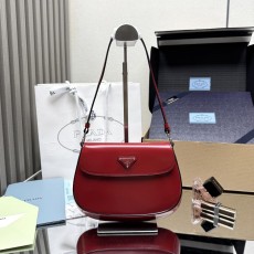 프라다 클레오 브러시드 숄더백 (해외배송)