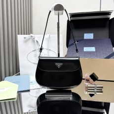 프라다 클레오 브러시드 숄더백 (해외배송)