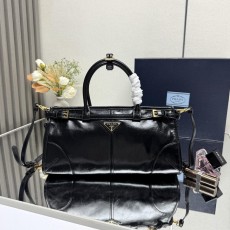 프라다 보니 미디엄 가죽 핸드백  (해외배송)
