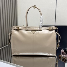 프라다 보니 엑스트라 라지 가죽 핸드백 (해외배송)