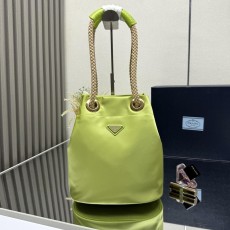 프라다 나일론 버킷 백 (해외배송)