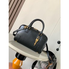 로에베 나파 가죽 아마조나 23 핸드백 (해외배송)