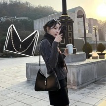 지방시 V컷아웃 숄더백 스몰 (국내배송)