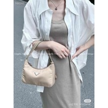 프라다 포코노 호보백 베이지 (매장판) (국내배송)