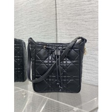 디올 카로 미디엄 버킷백 (해외배송)