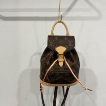 루이비통 몽수리 미니 스트랩 백팩 (국내배송)